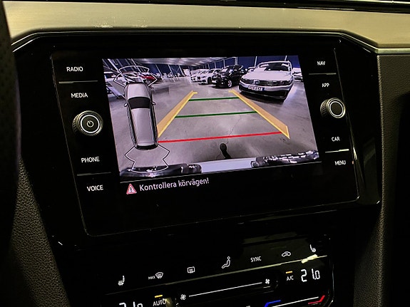 Volkswagen Passat Alltrack 22 of 24