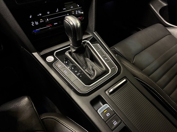 Volkswagen Passat Alltrack 19 of 24