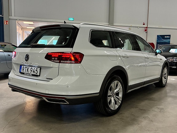 Volkswagen Passat Alltrack 3 of 24