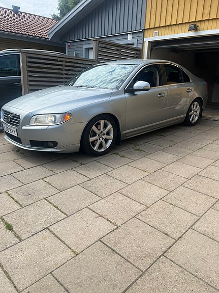 Volvo S80 2 of 6