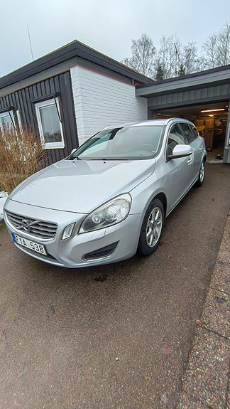 Volvo V60 2 of 7