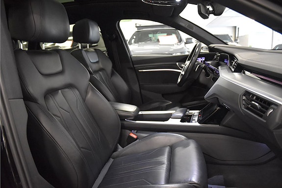 Audi e-tron 13 of 27