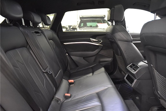 Audi e-tron 15 of 27