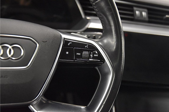 Audi e-tron 11 of 27