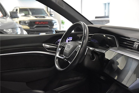 Audi e-tron 8 of 27