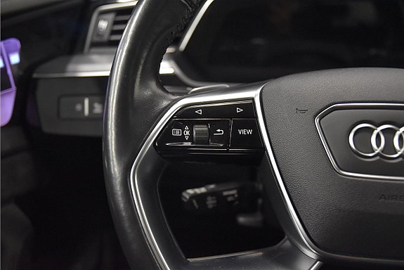 Audi e-tron 10 of 27