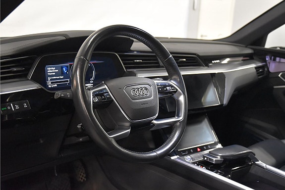 Audi e-tron 9 of 27