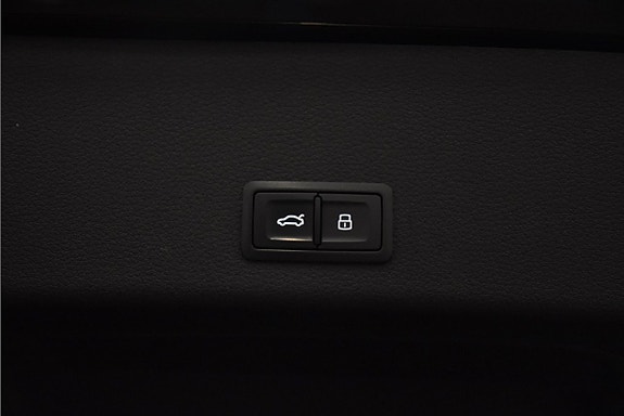 Audi e-tron 27 of 27