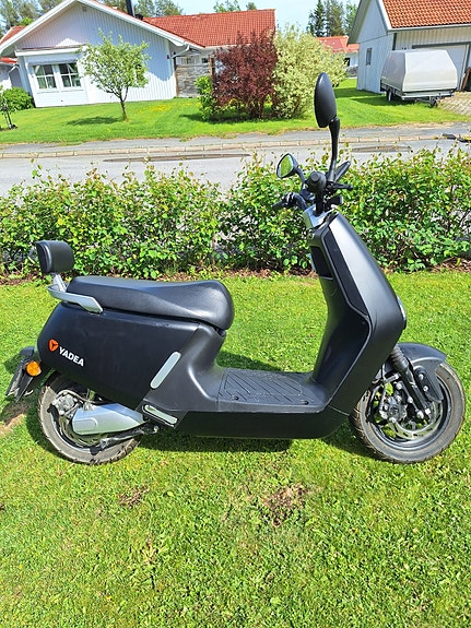Yadea G5 4 of 5