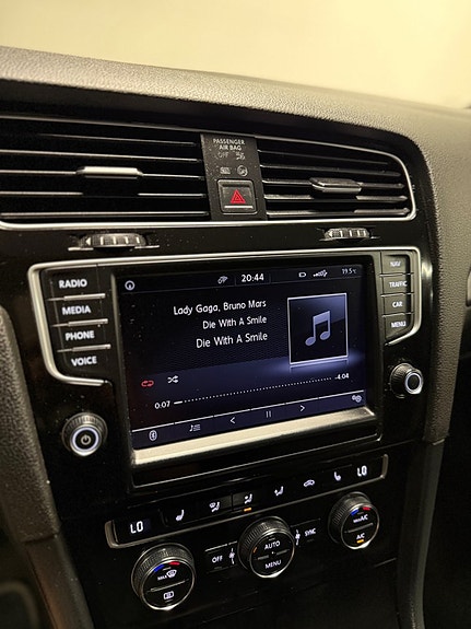 Volkswagen Golf VII 17 of 20