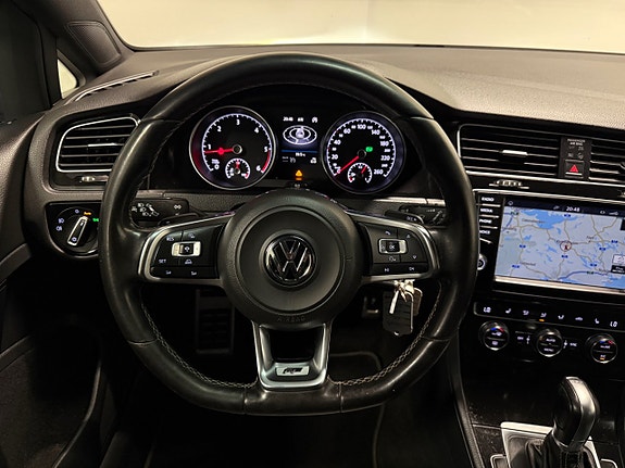 Volkswagen Golf VII 12 of 20