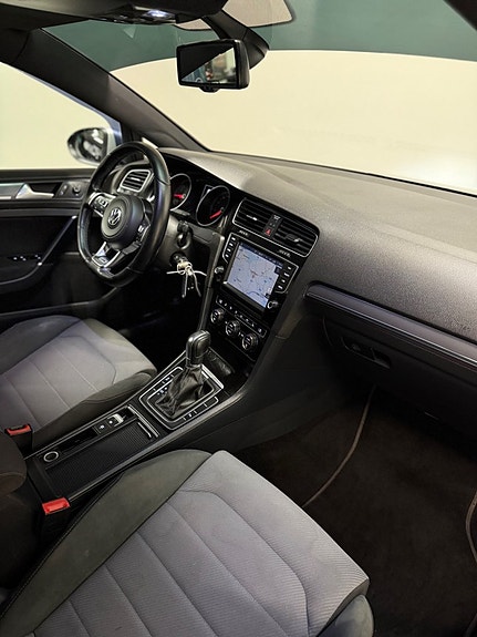Volkswagen Golf VII 9 of 20