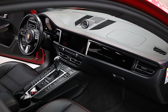 Porsche Macan GTS 16 of 27