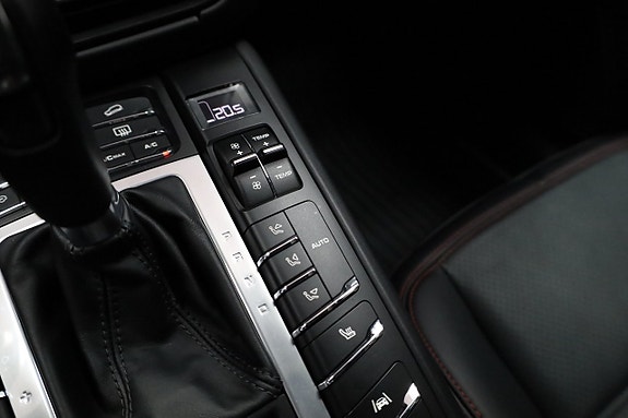 Porsche Macan GTS 22 of 27