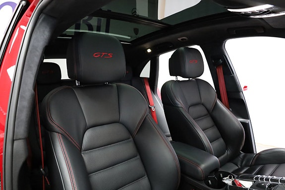 Porsche Macan GTS 17 of 27