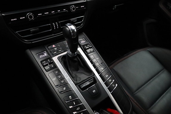 Porsche Macan GTS 20 of 27
