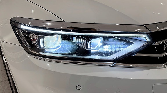 Volkswagen Passat 16 of 24
