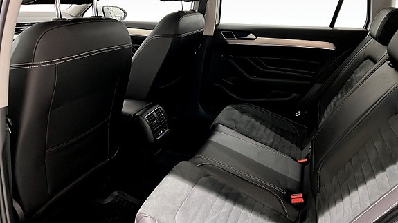 Volkswagen Passat 11 of 24