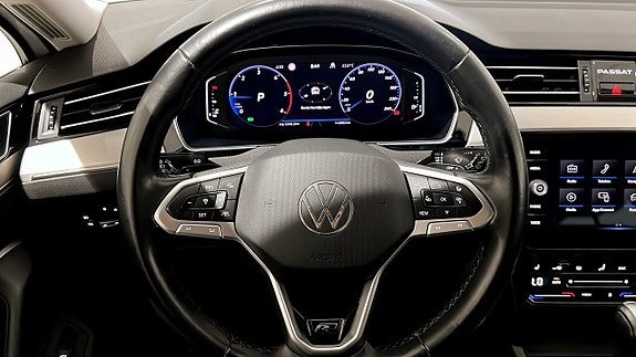 Volkswagen Passat 21 of 24