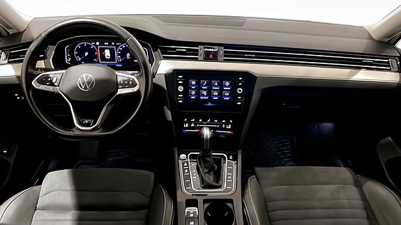 Volkswagen Passat 10 of 24
