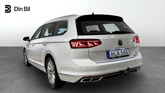 Volkswagen Passat 3 of 24