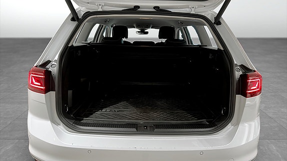 Volkswagen Passat 12 of 24