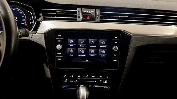 Volkswagen Passat 9 of 24