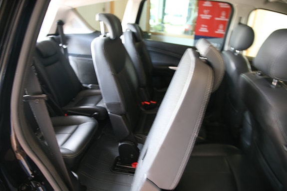 Ford S-MAX 17 of 22