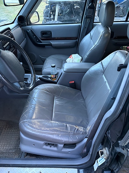 Jeep Cherokee 7 of 8