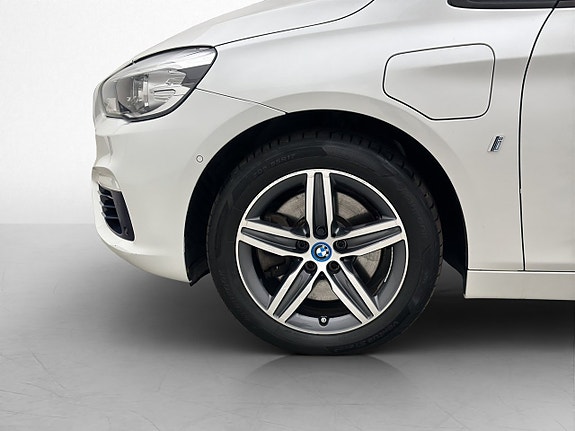 BMW 225xe 29 of 30