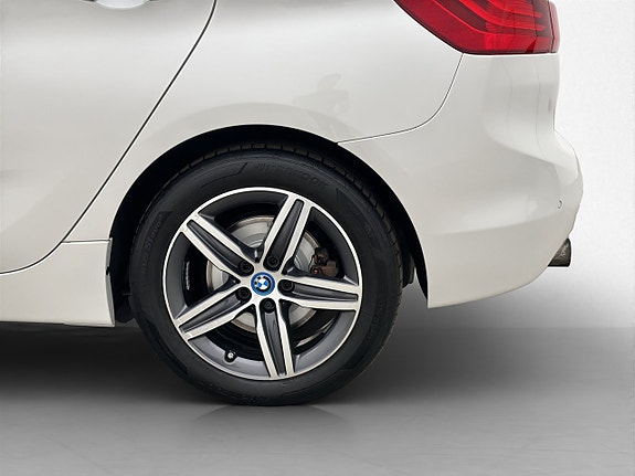 BMW 225xe 30 of 30