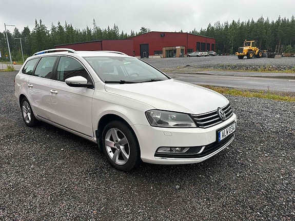 Volkswagen Passat 2 of 5