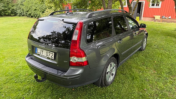 Volvo V50 2 of 10