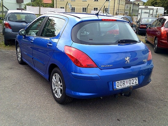 Peugeot 308 2 of 2