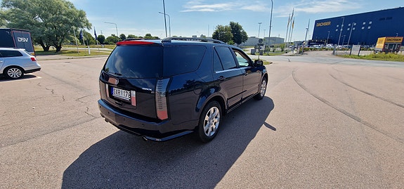 Cadillac SRX 6 of 9
