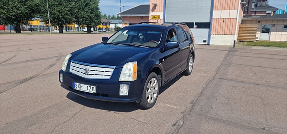 Cadillac SRX 9 of 9