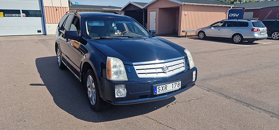 Cadillac SRX 7 of 9