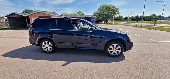 Cadillac SRX 8 of 9