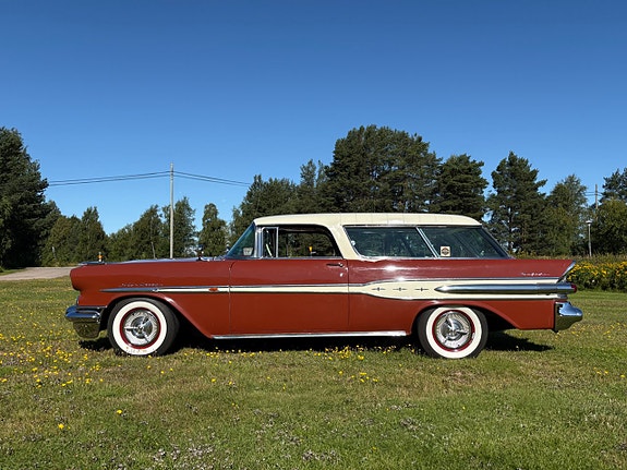 Pontiac Star Chief Safari 3 of 25