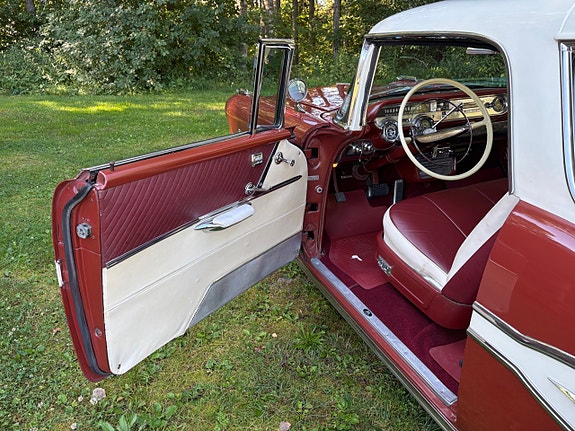 Pontiac Star Chief Safari 9 of 25