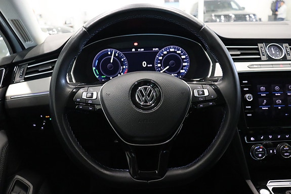 Volkswagen Passat 16 of 30