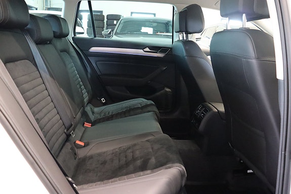 Volkswagen Passat 14 of 30