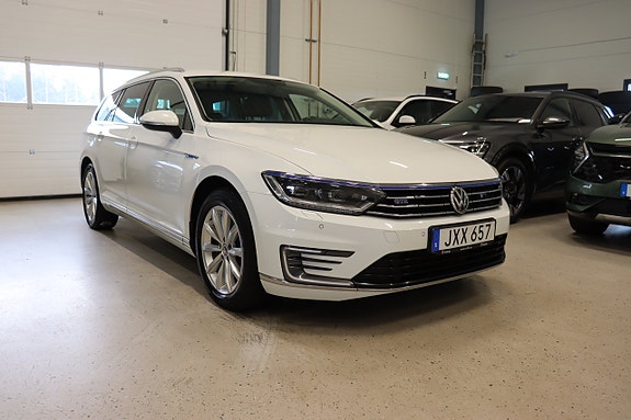 Volkswagen Passat 4 of 30