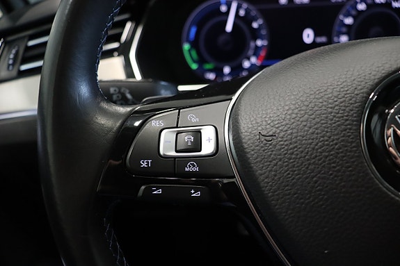 Volkswagen Passat 18 of 30