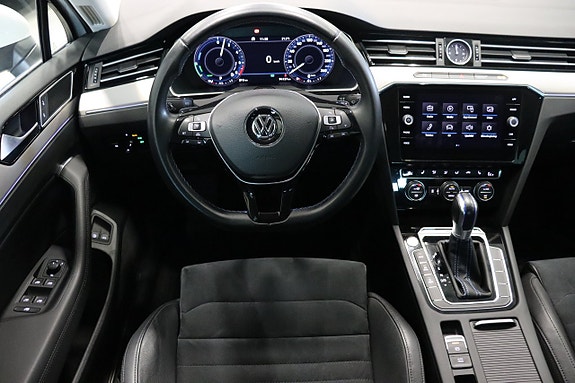 Volkswagen Passat 15 of 30