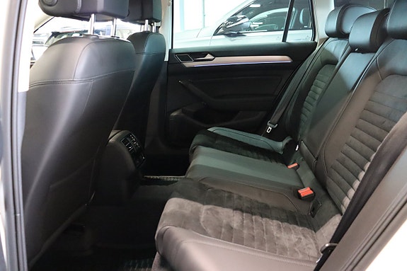 Volkswagen Passat 13 of 30