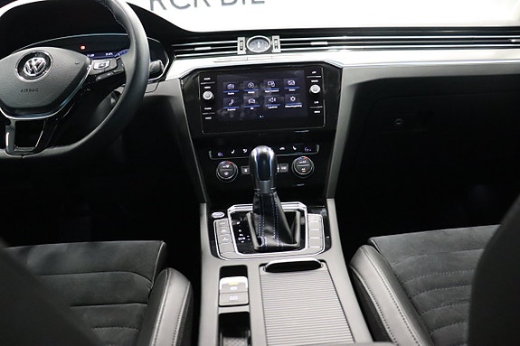 Volkswagen Passat 17 of 30