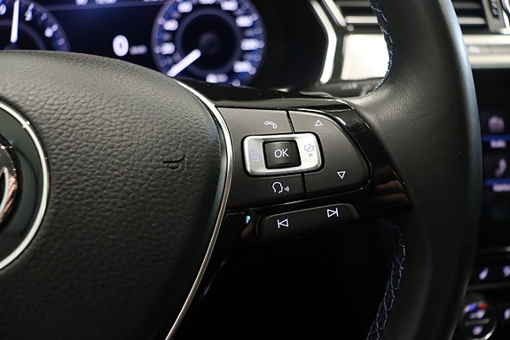 Volkswagen Passat 19 of 30