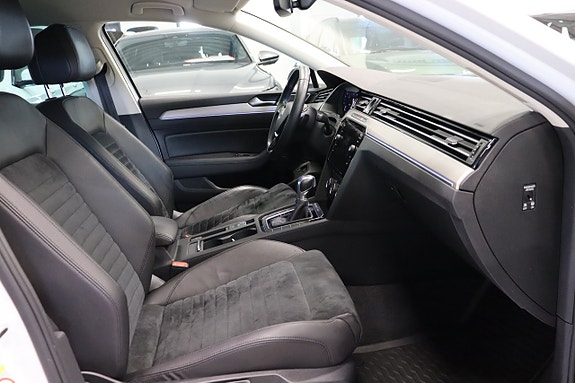 Volkswagen Passat 12 of 30