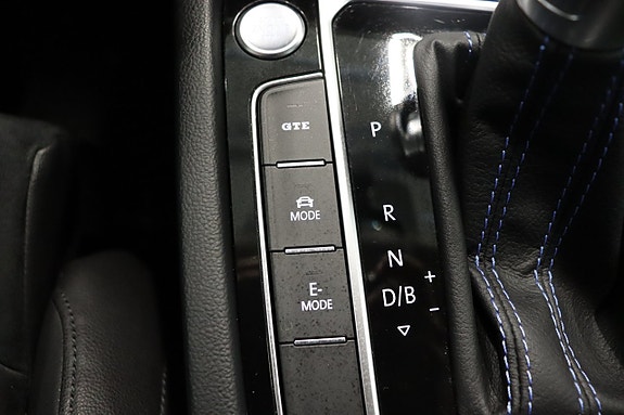 Volkswagen Passat 28 of 30